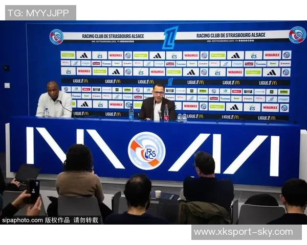 前阿贾克斯主帅海廷加正式加盟热刺担任助理教练助力球队发展